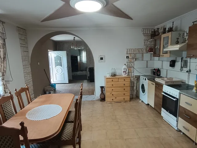 Eladó ház Izsák 170 nm