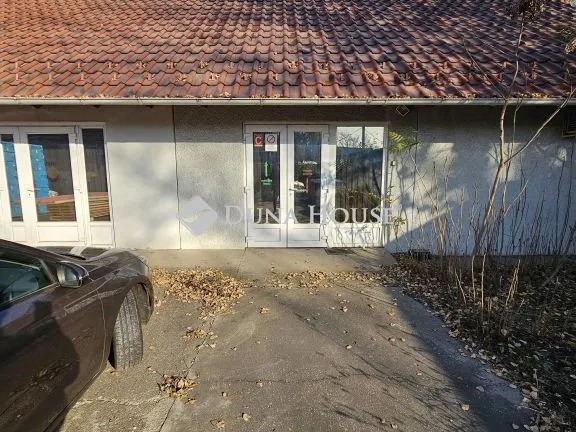 Eladó kereskedelmi és ipari ingatlan Kecskemét, Kiskőrösi út 300 nm