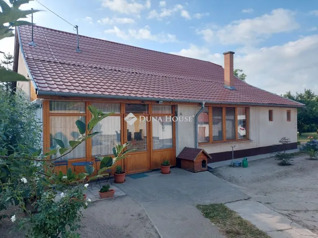 Eladó ház Izsák 97 nm