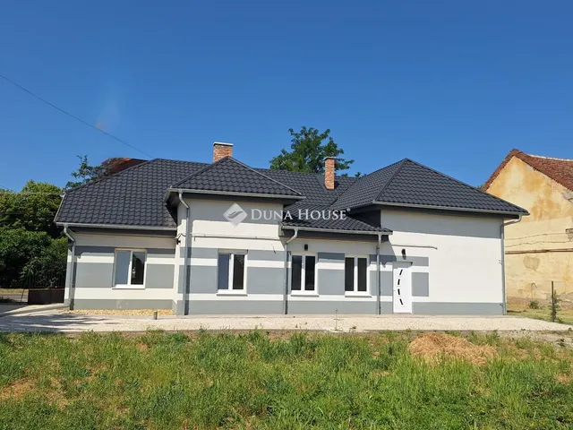 Eladó ház Tiszaföldvár 136 nm