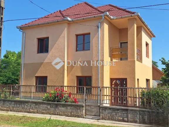 Eladó ház Tiszaföldvár 140 nm