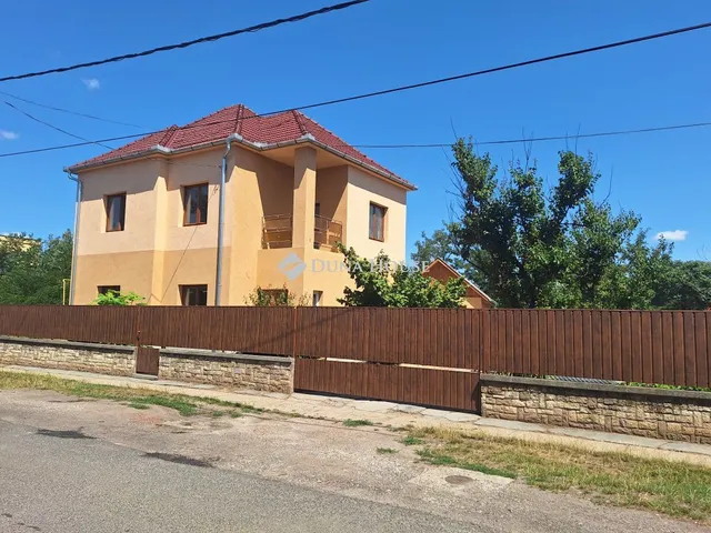 Eladó ház Tiszaföldvár 140 nm