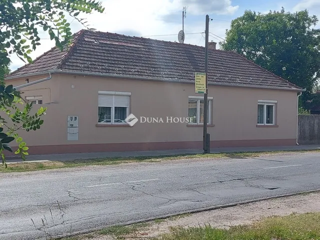 Eladó ház Izsák 123 nm