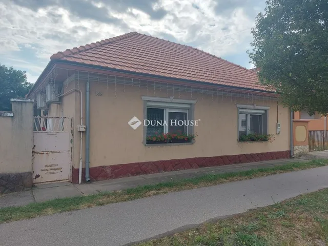 Eladó ház Izsák, Kossuth Lajos út 82 nm