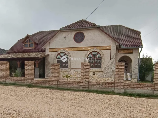 Eladó ház Öcsöd 126 nm