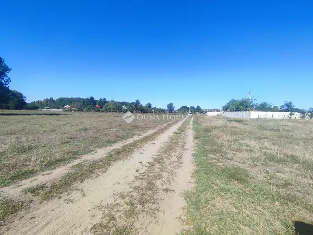 Eladó telek Kecskemét 14001 nm
