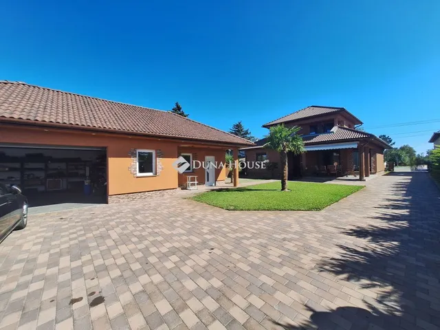 Eladó ház Tiszaföldvár 210 nm