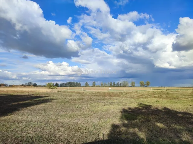 Eladó kereskedelmi és ipari ingatlan Városföld, Nincs utca 10747 nm