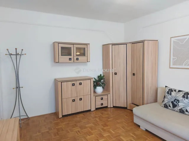 Kiadó lakás Kecskemét, Akadémia körút 28 nm