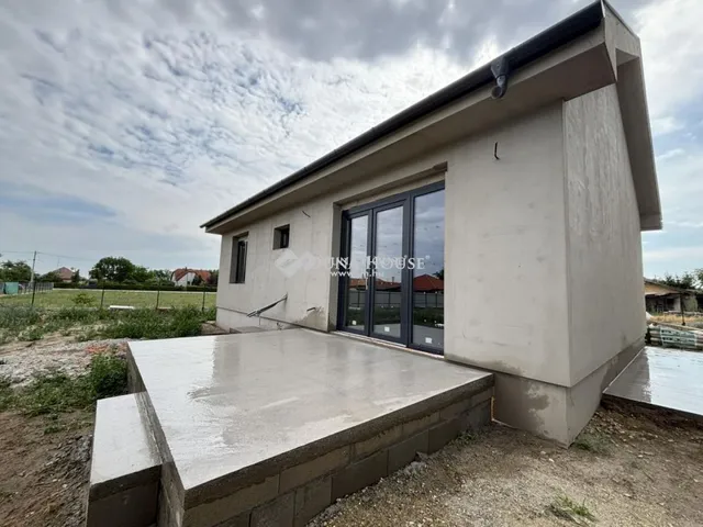 Eladó ház Cegléd, Nyíl köz 65 nm