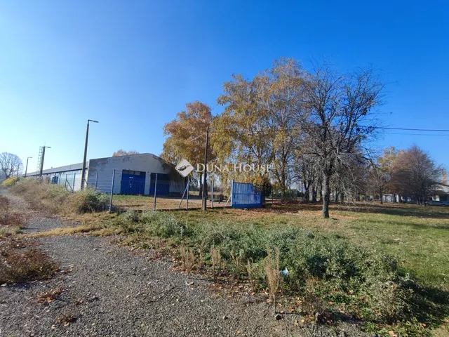 Eladó kereskedelmi és ipari ingatlan Nagykőrös 2615 nm