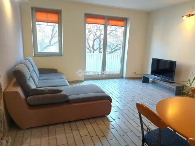 Kiadó lakás Kecskemét, Nyíl utca 75 nm