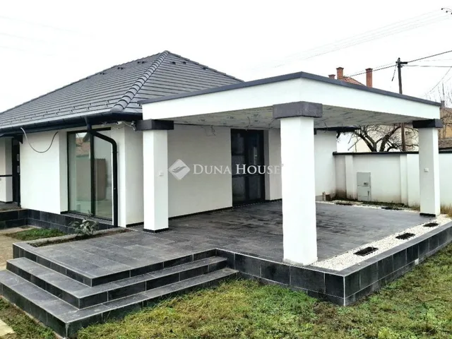 Eladó ház Izsák 104 nm