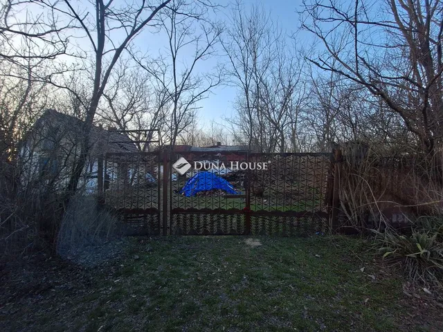 Eladó mezőgazdasági ingatlan Ballószög 2212 nm