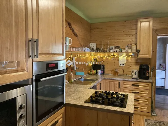 Eladó ház Alsónána 100 nm