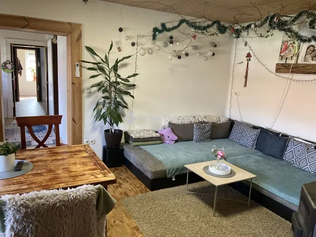 Eladó ház Alsónána 100 nm