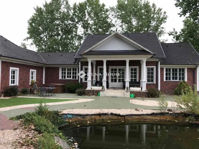 Eladó ház Cserkeszőlő 200 nm