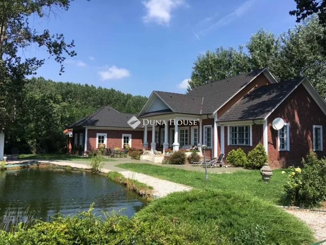 Eladó ház Cserkeszőlő 200 nm