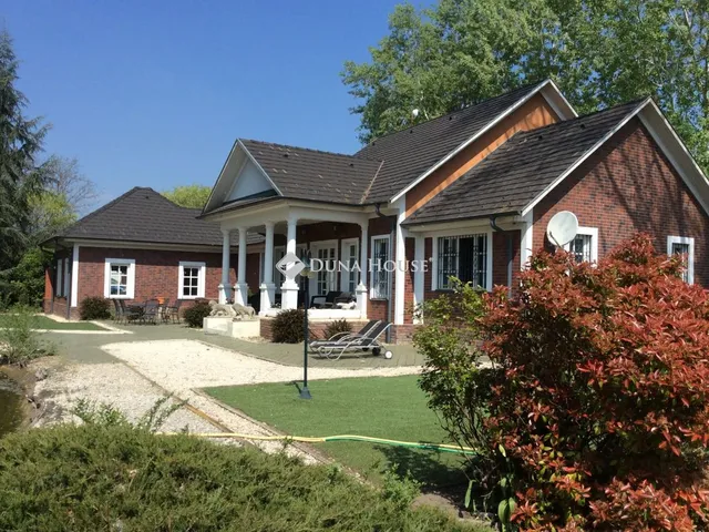 Eladó ház Cserkeszőlő 200 nm