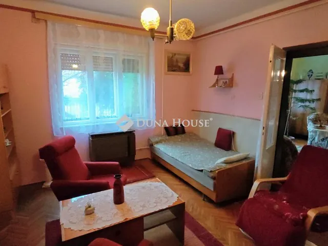 Eladó ház Nyárlőrinc, Alkotmány utca 64 nm