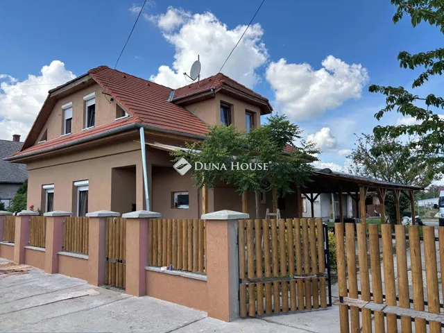 Eladó ház Tiszaföldvár 130 nm