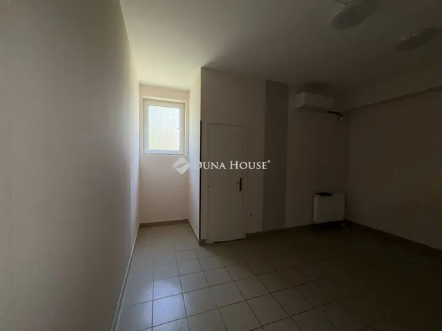 Kiadó kereskedelmi és ipari ingatlan Kecskemét, Dobó István körút 23 nm