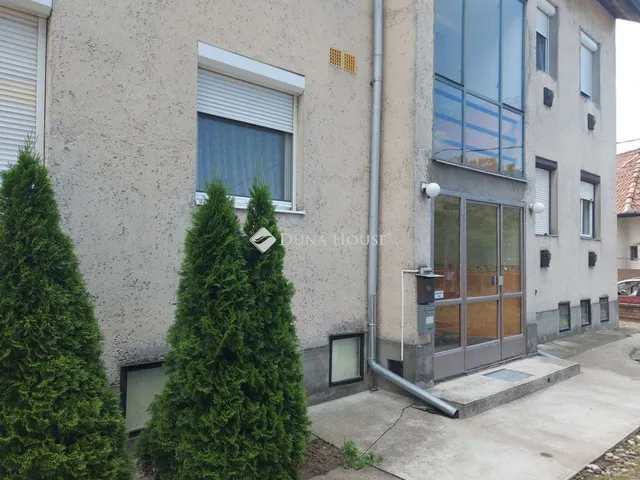 Eladó lakás Izsák, Kecskeméti út 62 nm