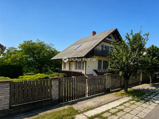 Eladó ház Balatonlelle 270 nm