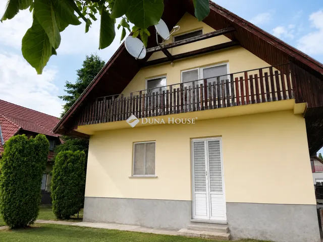 Eladó ház Balatonlelle, Berzsenyi Dániel utca 270 nm