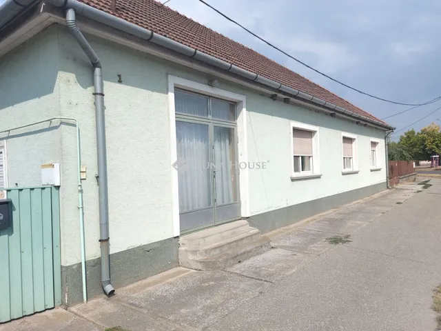 Eladó ház Izsák 102 nm