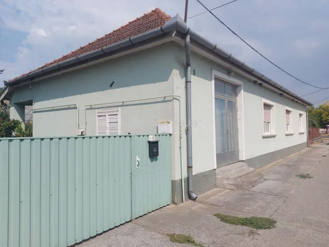 Eladó ház Izsák, Kiskőrösi út 102 nm