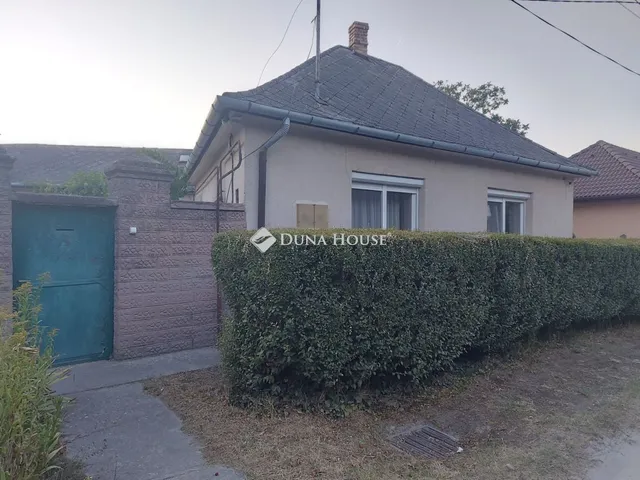 Eladó ház Izsák 78 nm