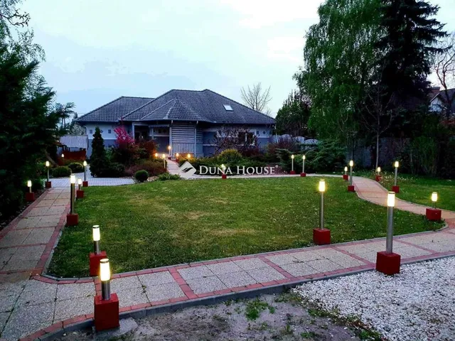 Eladó ház Tiszakécske 213 nm