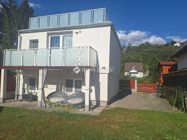 Eladó nyaraló Balatonfűzfő 168 nm