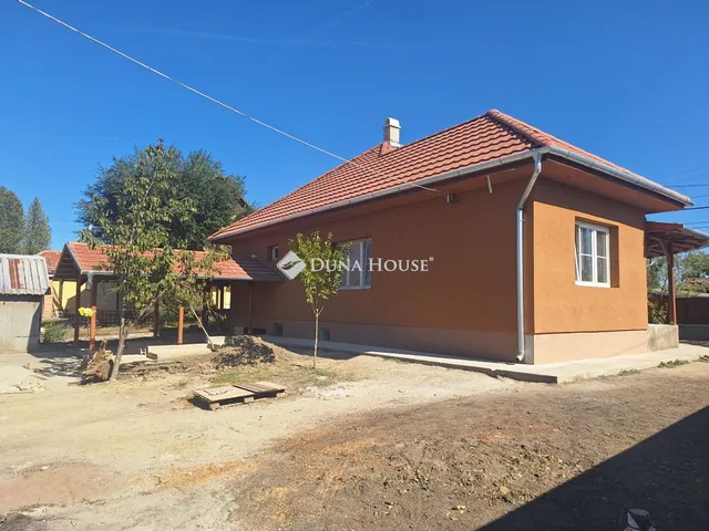 Eladó ház Tiszaföldvár 175 nm