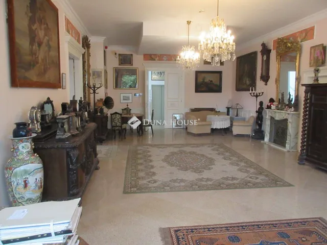 Eladó kereskedelmi és ipari ingatlan Budapest II. kerület, Budakeszi út 219 nm