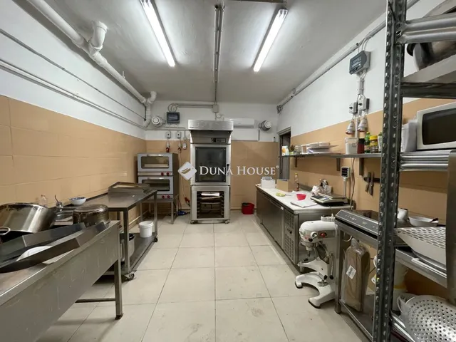 Kiadó kereskedelmi és ipari ingatlan Budapest XXI. kerület 1400 nm