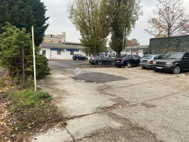 Eladó kereskedelmi és ipari ingatlan Budapest X. kerület 800 nm