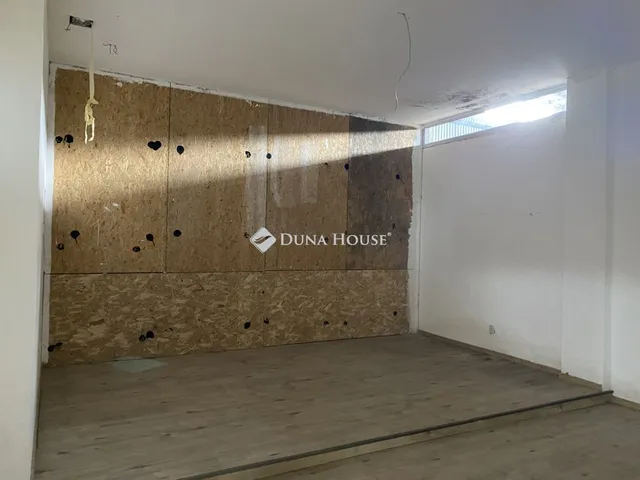 Eladó kereskedelmi és ipari ingatlan Budapest X. kerület 800 nm