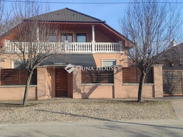 Eladó ház Cegléd, Öreghegyi utca 243 nm