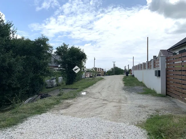 Eladó telek Pomáz 720 nm