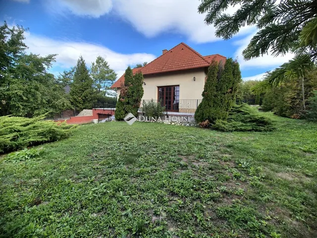 Eladó ház Üröm 236 nm