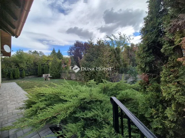 Eladó ház Üröm 236 nm