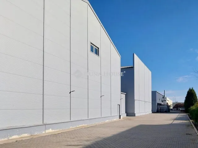 Eladó kereskedelmi és ipari ingatlan Debrecen 5832 nm