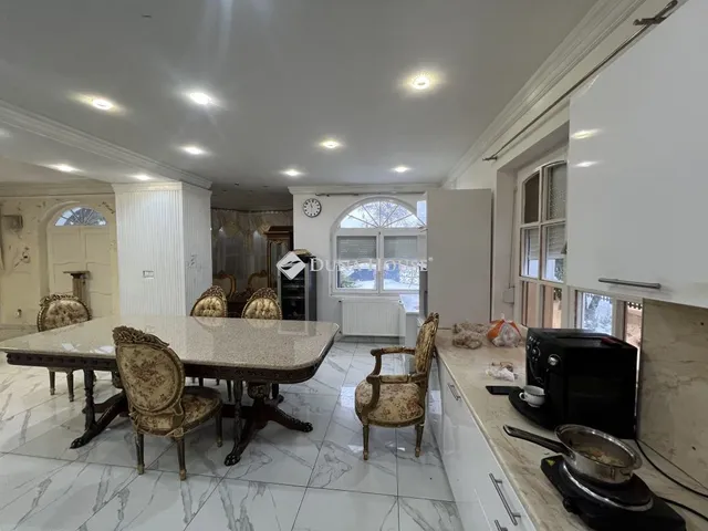 Eladó ház Budakalász 300 nm