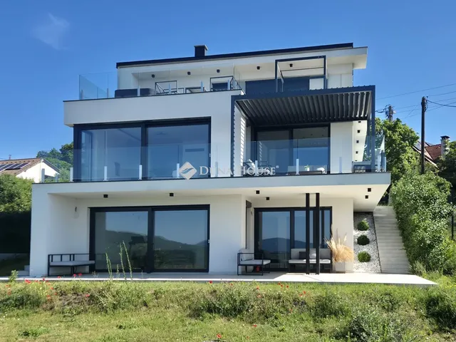 Eladó nyaraló Szentendre 162 nm