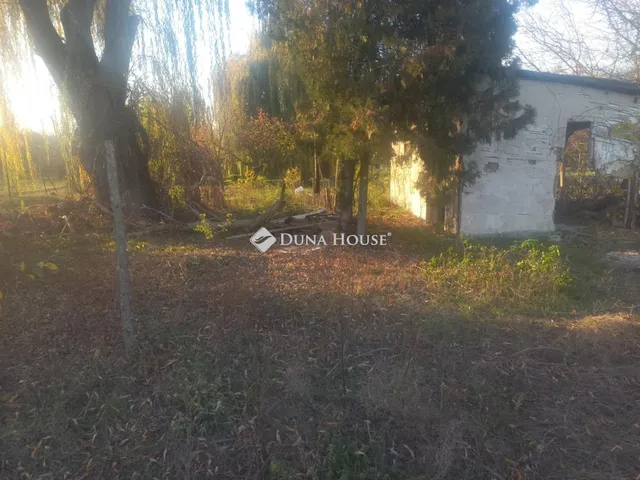 Eladó telek Csemő 820 nm