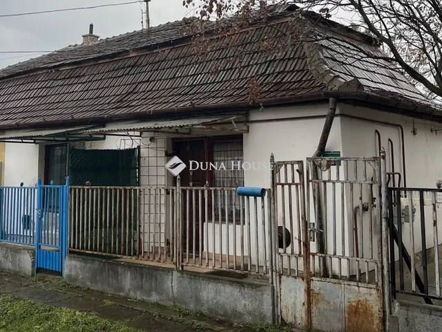 Eladó ház Újszász 63 nm