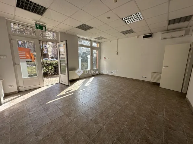 Kiadó kereskedelmi és ipari ingatlan Budapest X. kerület, Kőrösi Csoma Sándor út 43 nm