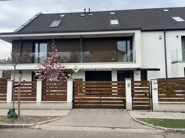 Kiadó ház Budapest XV. kerület 150 nm